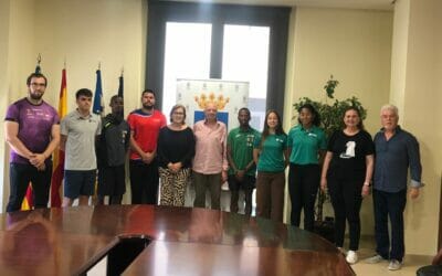 La alcaldesa de Borriana recibe a los atletas del Playas de Castellón 
